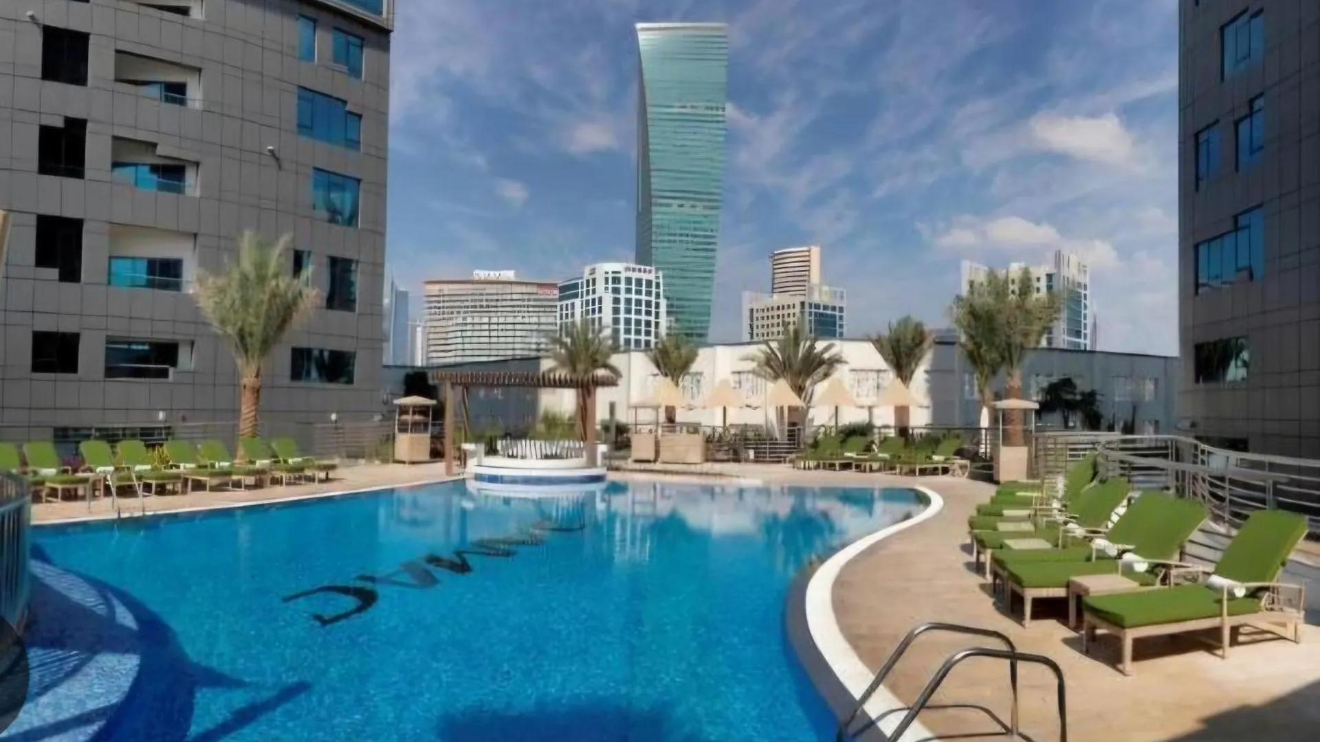 Apartment Luxury Studio Near Downtown Dubai